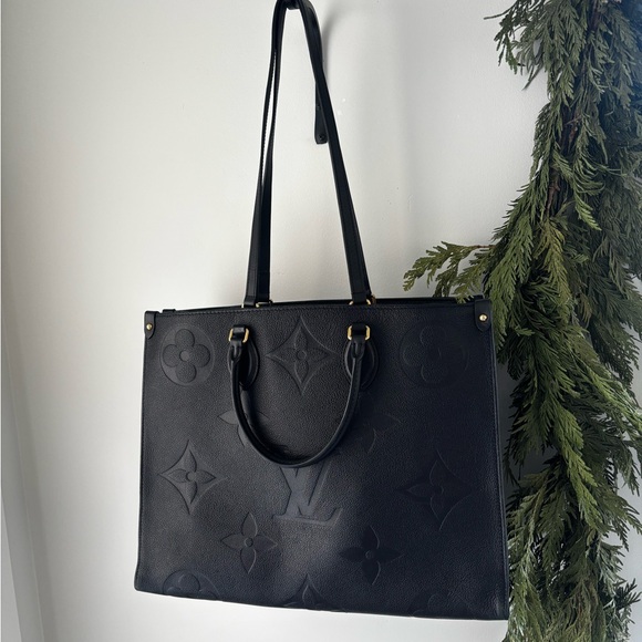 Louis Vuitton Handbags - Authentic Louis Vuitton Black On the Go MM Leather Tote Monogram Luxury 16” Long